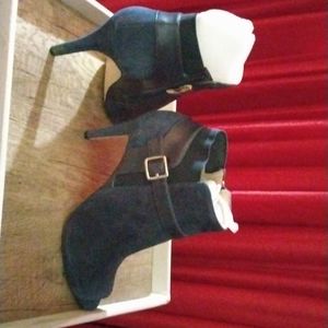 Marc fisher navy blue short heel boots size 9 wide